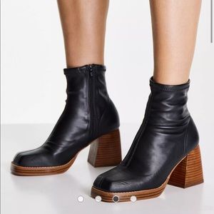 NEVER WORN BLACK HIGH HEELED BOOTS